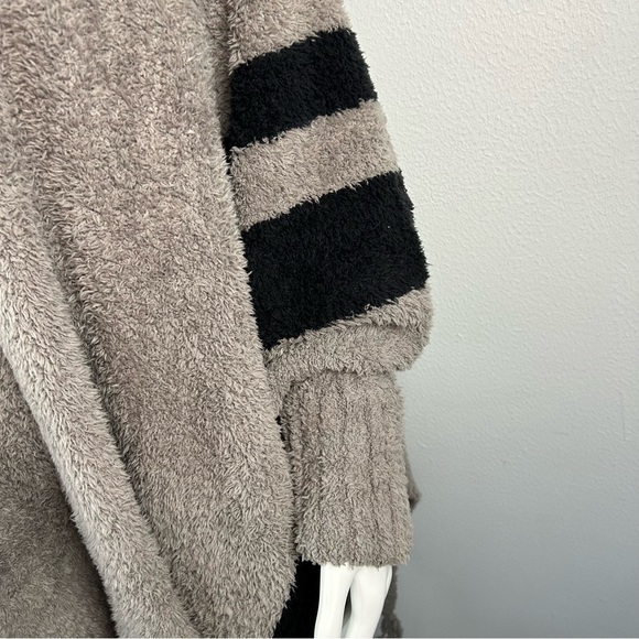 Barefoot Dreams Cozy chic beach poncho fringe one plus size fits most EUC - Picture 8 of 17